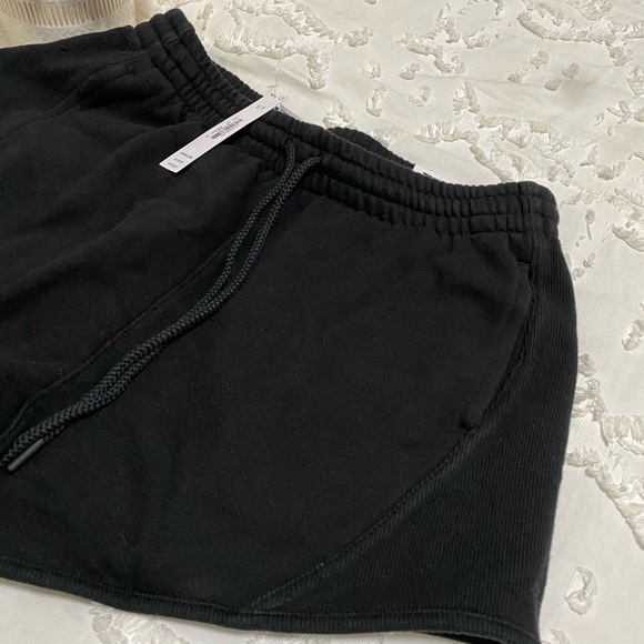 🆕 Victoria’s Secret PINK Ivy Fleece Curved Hem Shorts - Picture 2 of 13